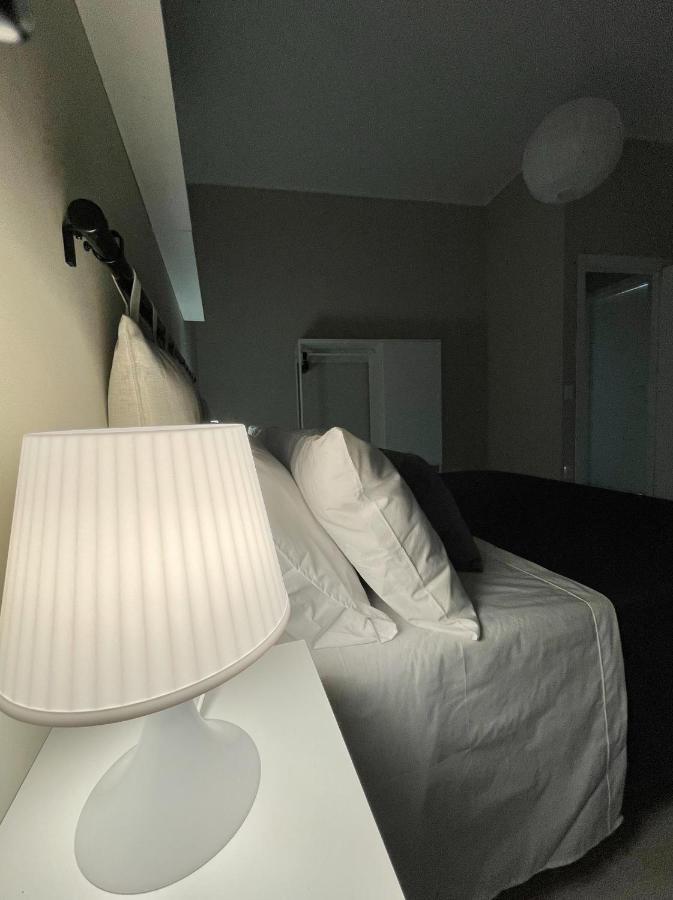 Grey Apartment Caiazzo Esterno foto