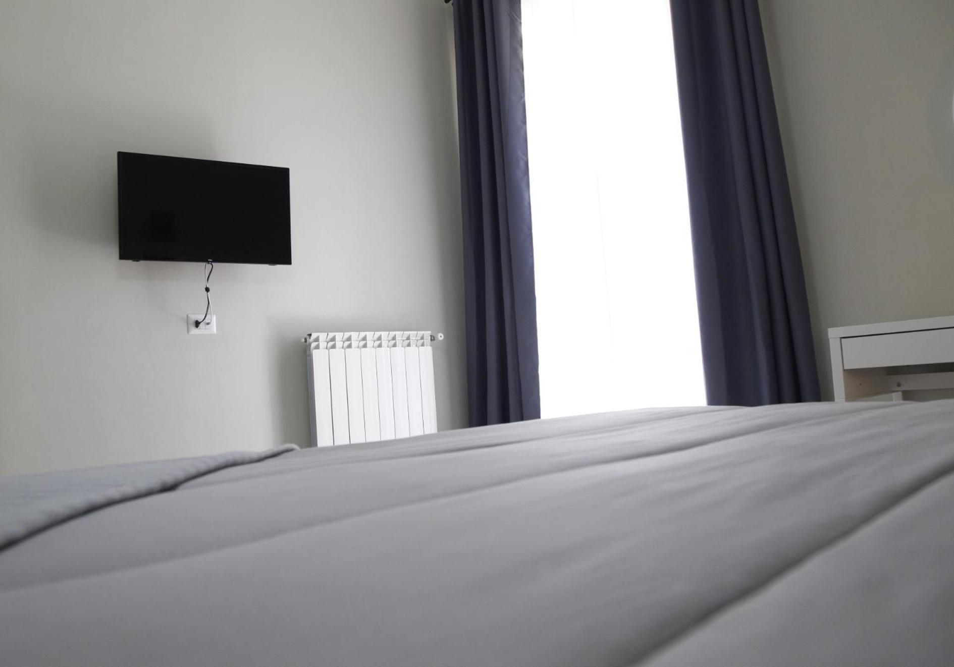 Grey Apartment Caiazzo Esterno foto